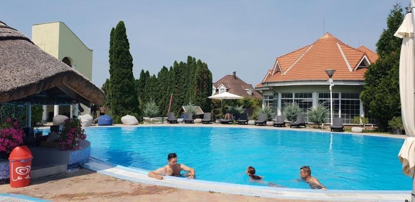 Mediterran Apartman With Pool Siofok Dış mekan fotoğraf