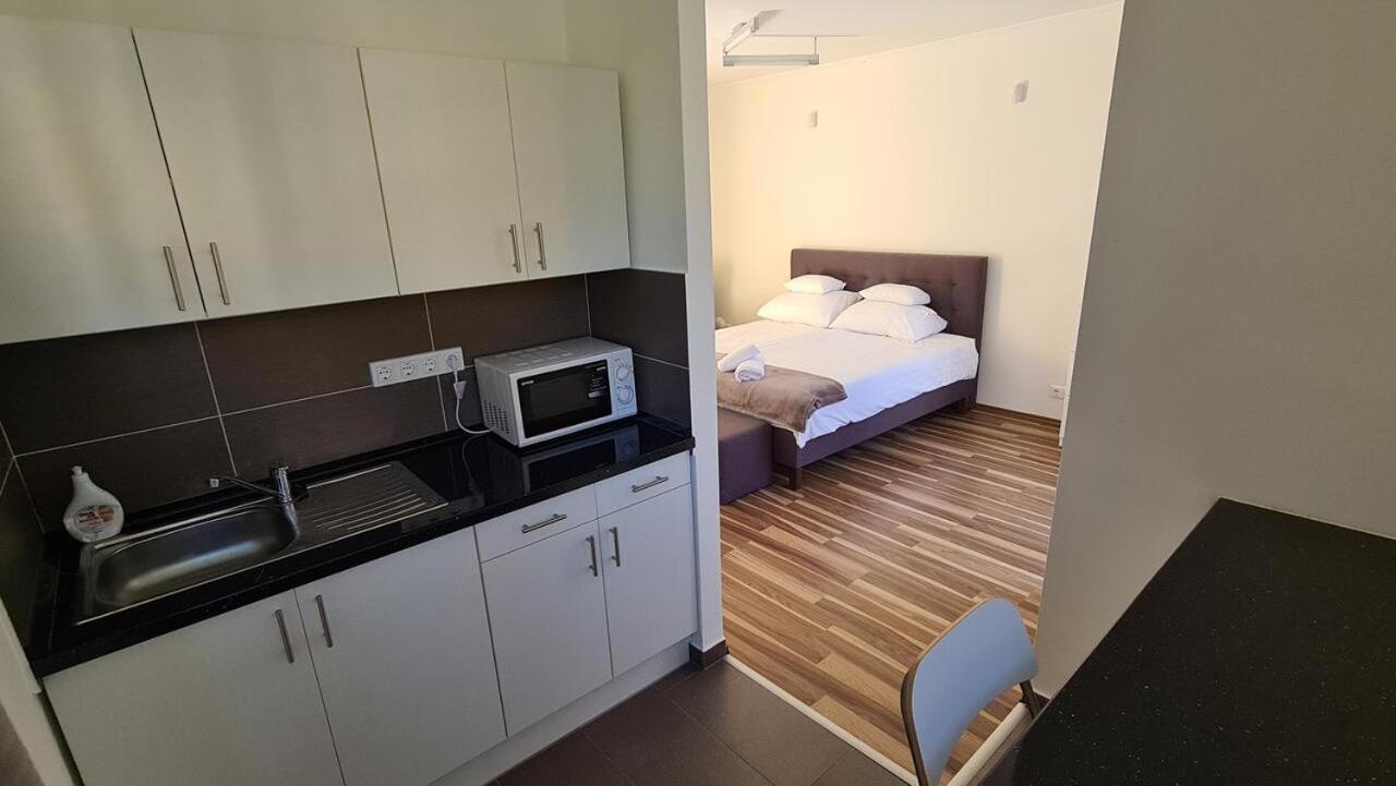 Mediterran Apartman With Pool Siofok Dış mekan fotoğraf