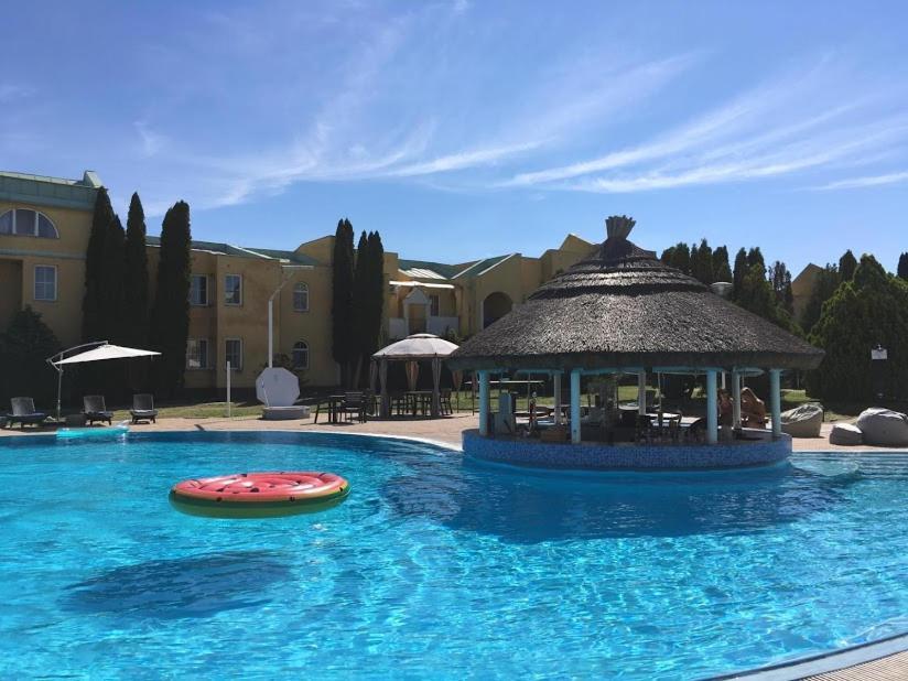 Mediterran Apartman With Pool Siofok Dış mekan fotoğraf